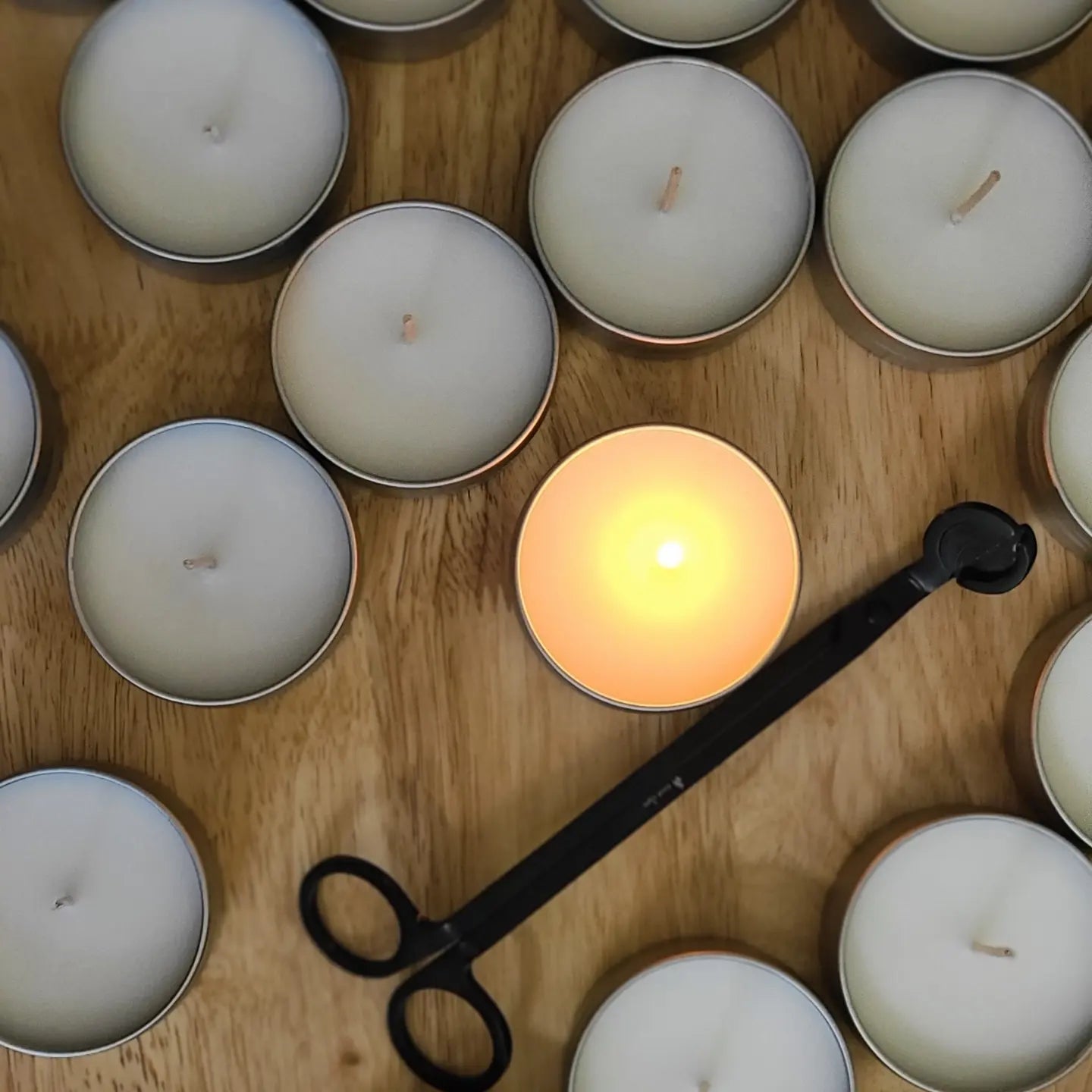 tealights with wick trimmer